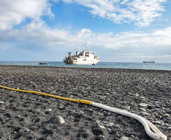 Le navire Teliri, qui vient d'atterrir le câble METISS à Madagascar, à Maurice et à La Réunion, appartient à la société italienne Elettra, dont le groupe Orange (qui ne fait pas partie du consortium) a acquis 70 % du capital en 2010.