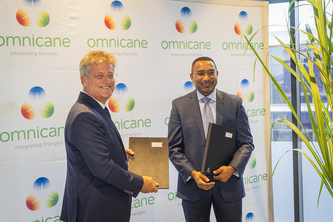Jacques M. d'Unienville, CEO d'Omnicane, (à g.) et Adamou Labara Country Manager IFC Mauritius, (à d.)