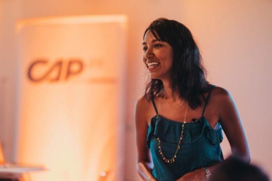 Anouchka Sooriamoorthy, formatrice de philosophie en entreprise
