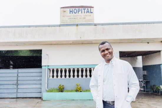 Le Dr Fabruce Ramaherimamonjy se dévoue pour la Grande Île