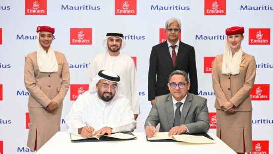 Le protocole d’accord a été signé par Essa Sulaiman Ahmad (à gauche), Emirates’ Senior Vice President, Commercial West Asia & Indian Ocean, et Benoît Harter, directeur de la MTPA