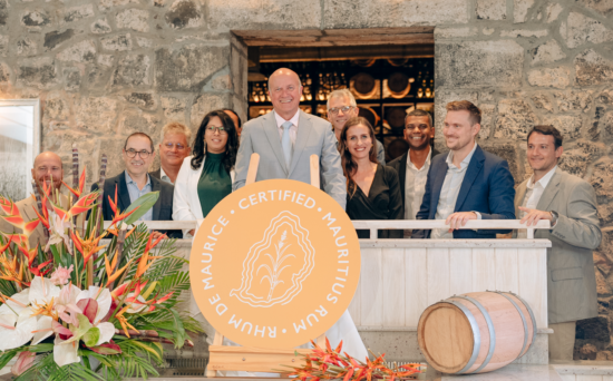 L’Indication Géographique réunit Distillerie de Labourdonnais, Domaine de Saint Aubin, Oxenham Craft Distillery, Medine Distillery, Rhumerie de Chamarel, Omnicane Distillery et Grays.
